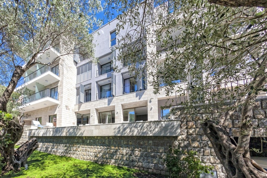 Hotel Eleven, Petrovac